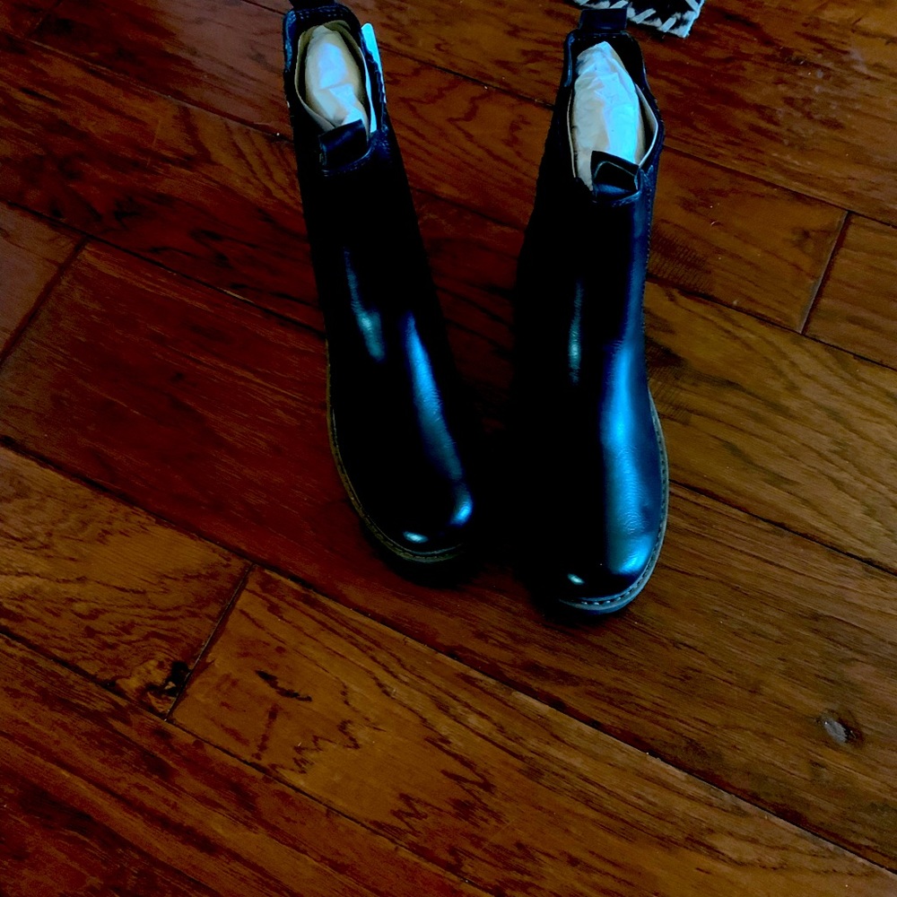Ladies Muk Luks black ankle boots. New with tags size 6